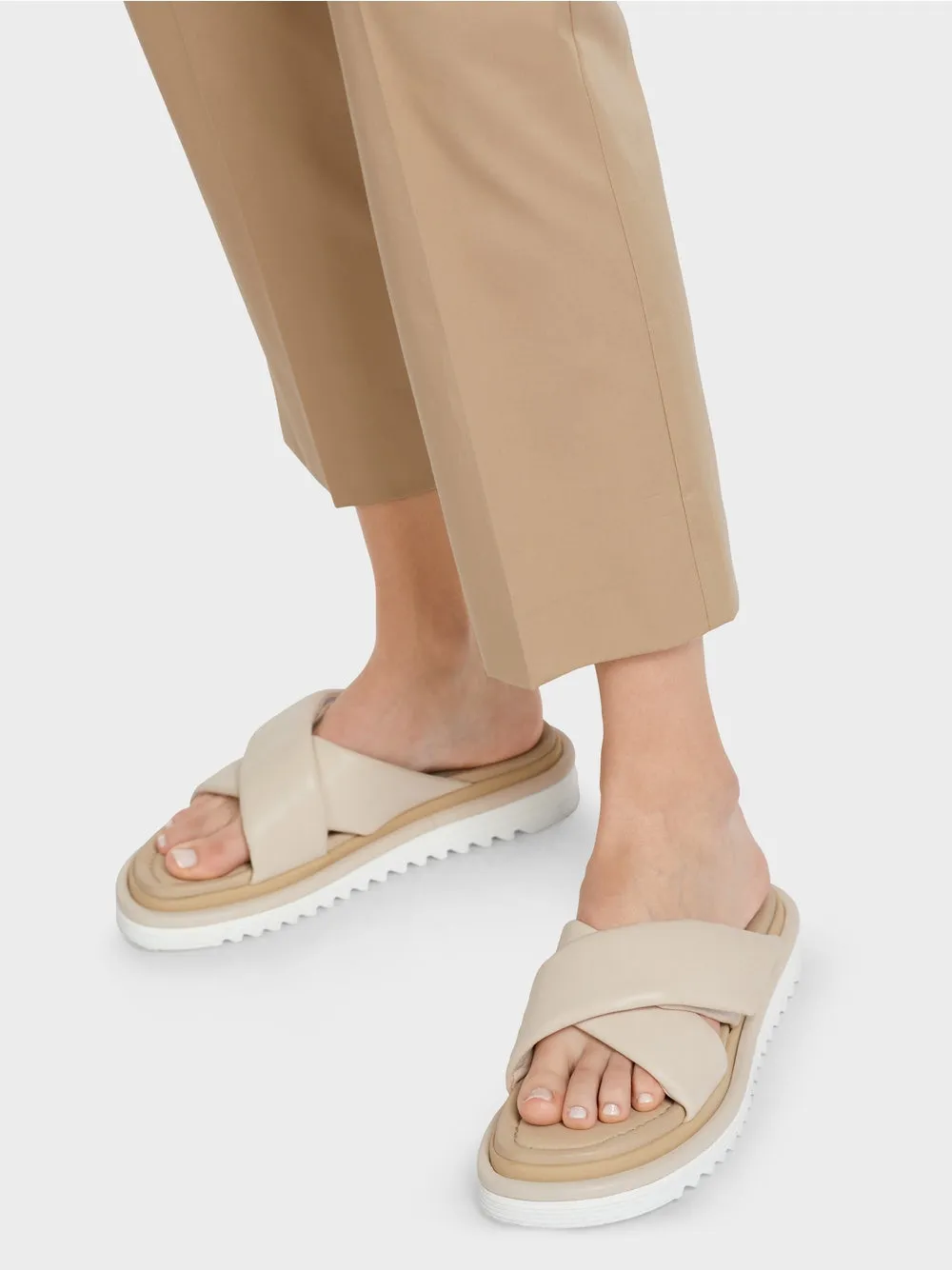 Marc Cain Beige Chino-style pants