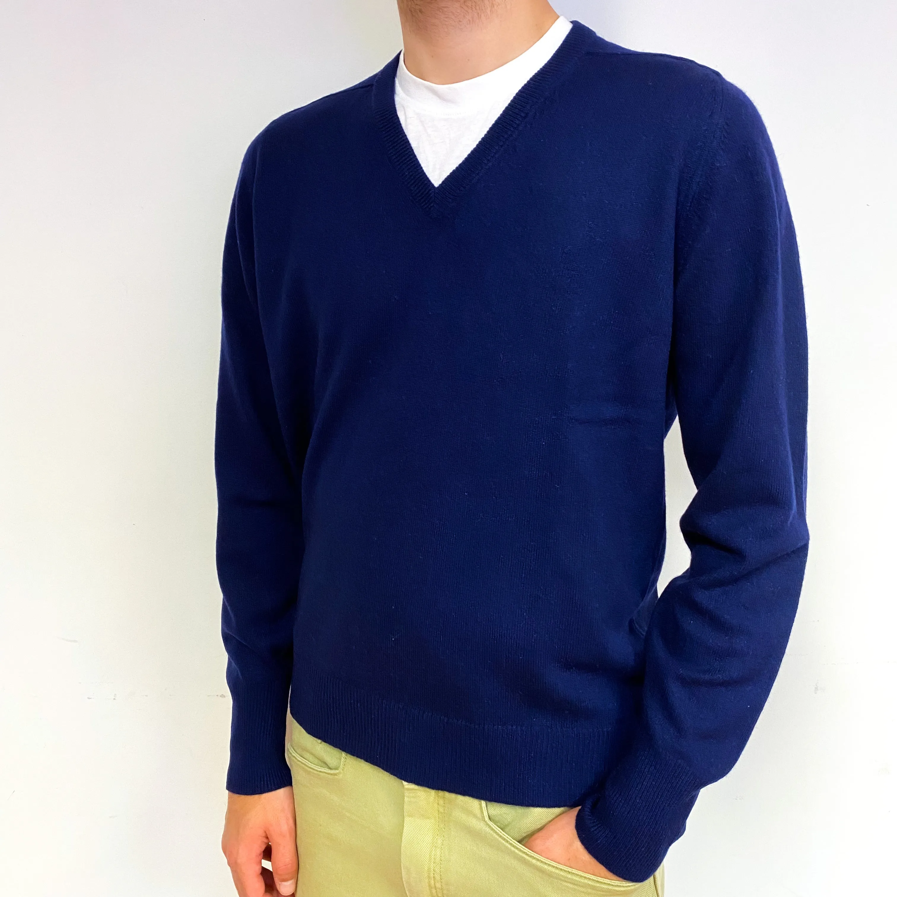 Men's Vintage Navy Blue Cashmere V-Neck Jumper Large