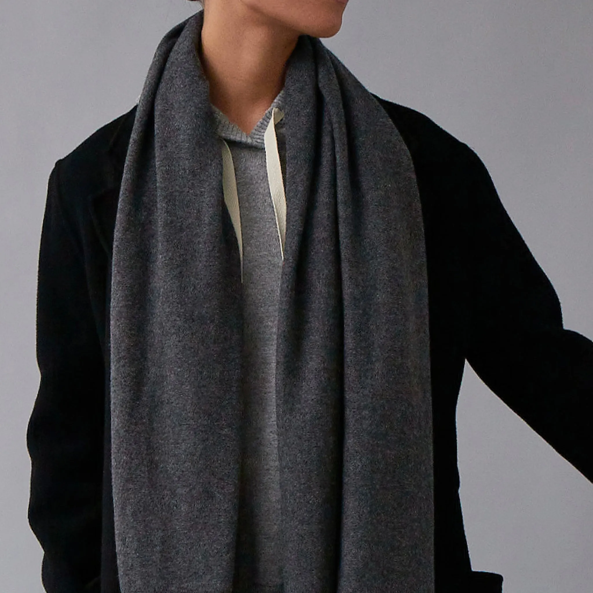 The Uniform Cashmere Oversized Scarf - Navy